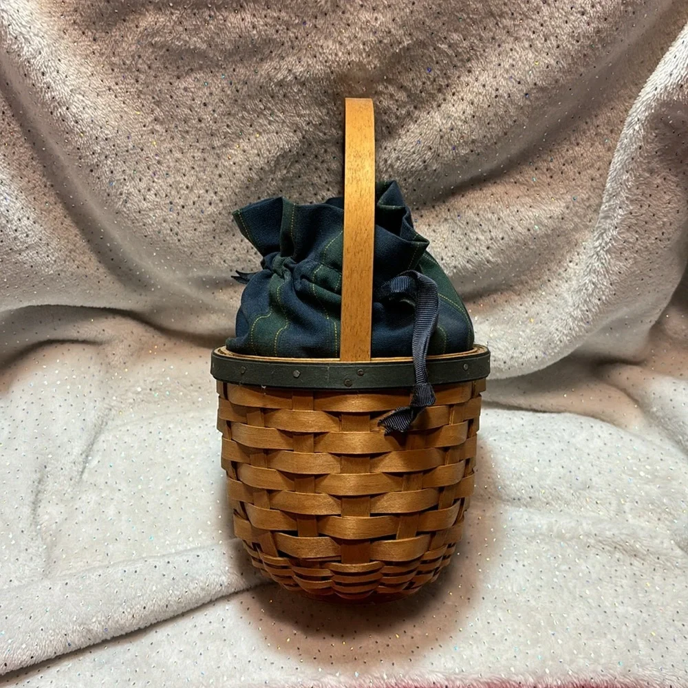 Longaberger 2004 Collectors Club Basket